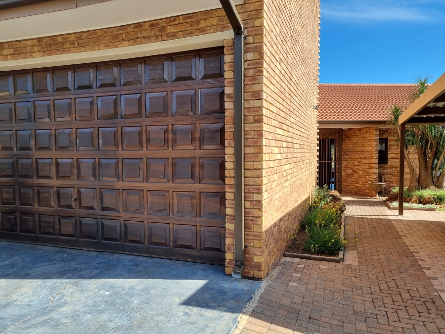 4 Bedroom Property for Sale in Golf Park Gauteng