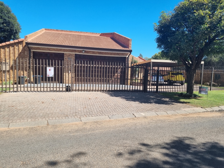 4 Bedroom Property for Sale in Golf Park Gauteng