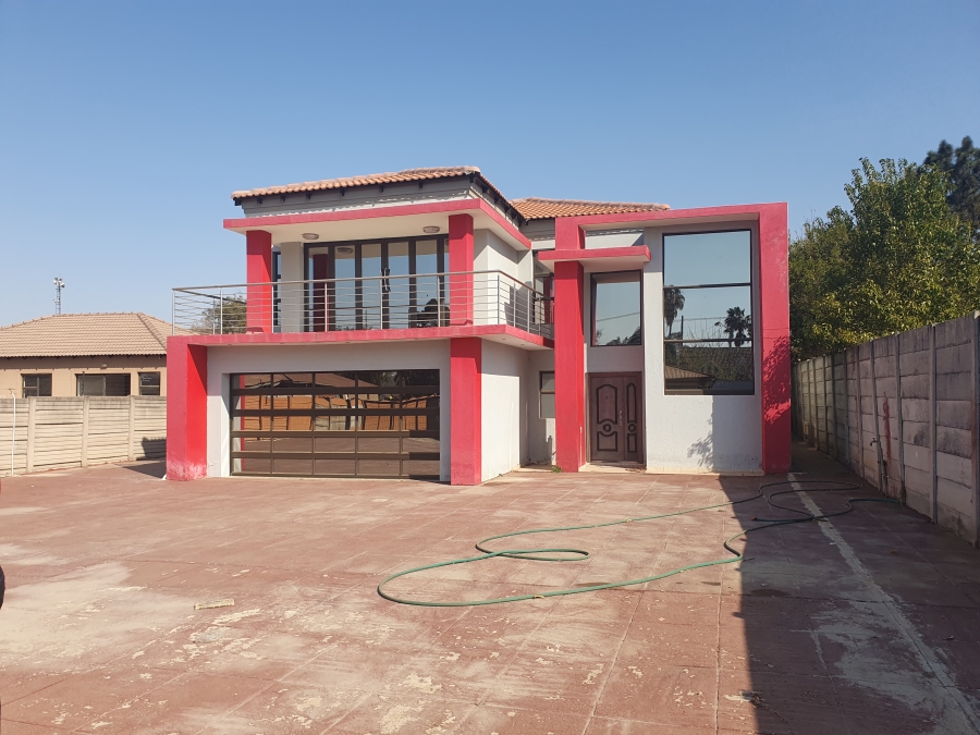 9 Bedroom Property for Sale in Claremont Gauteng