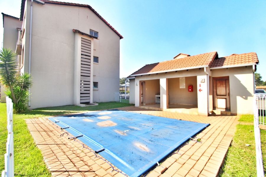 2 Bedroom Property for Sale in Kleinfontein Gauteng