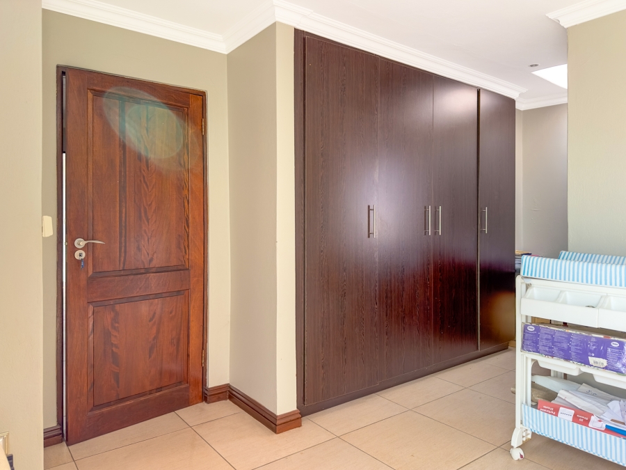 5 Bedroom Property for Sale in Carlswald North Estate Gauteng