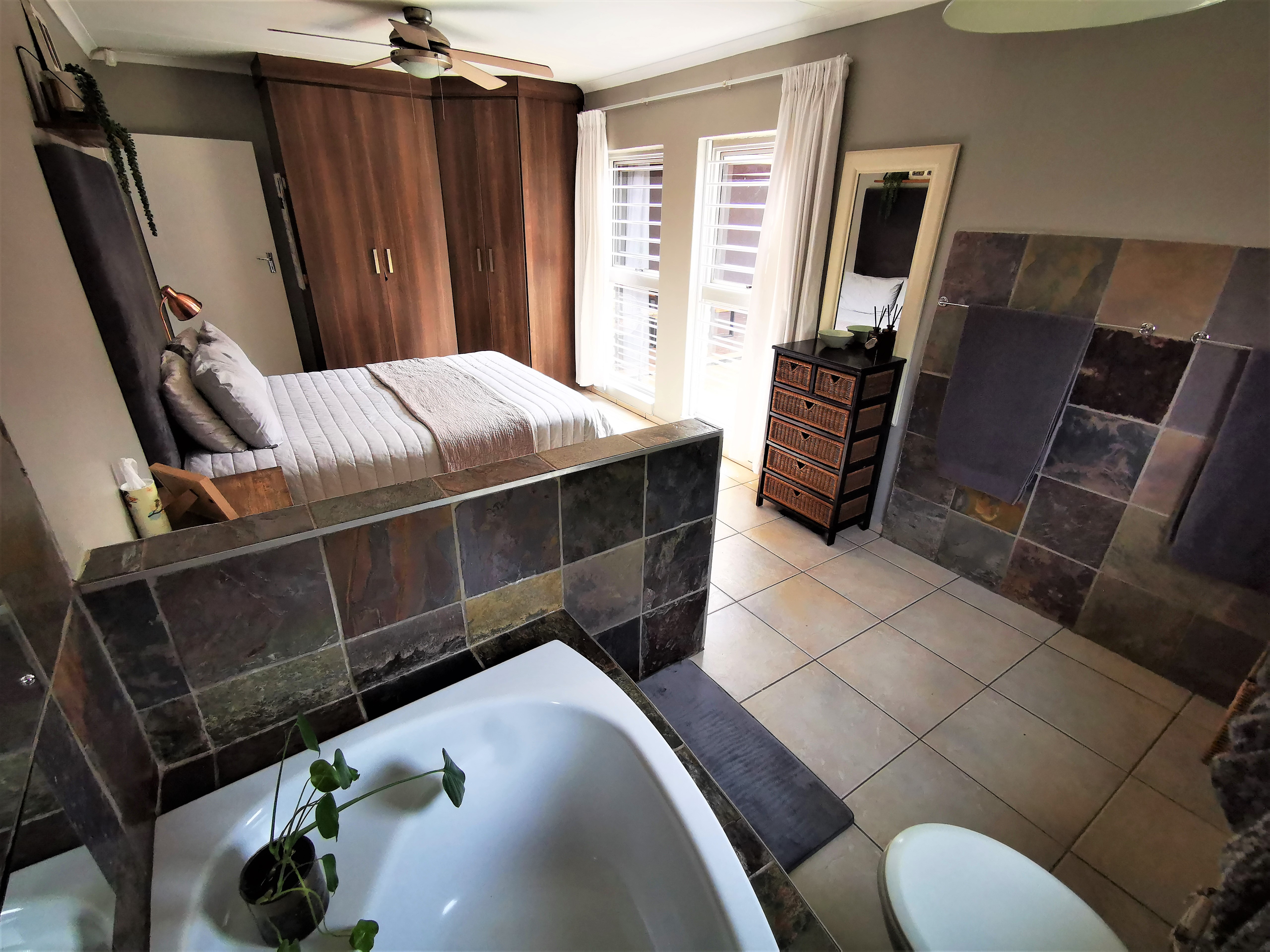 To Let 3 Bedroom Property for Rent in Die Hoewes Gauteng