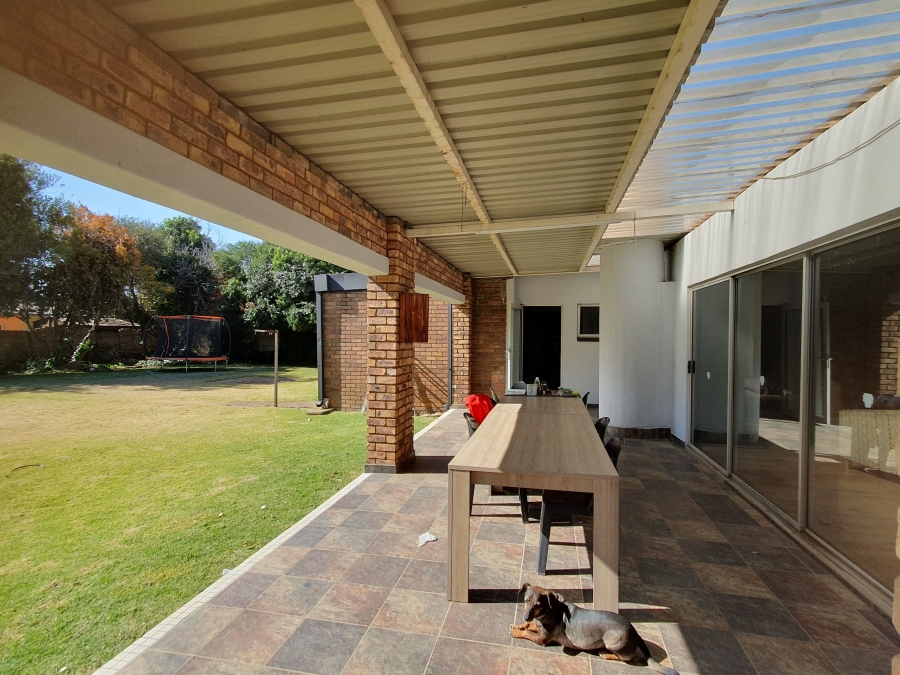 5 Bedroom Property for Sale in Selcourt Gauteng