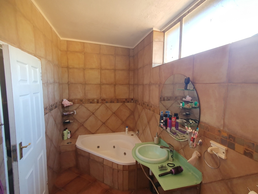 5 Bedroom Property for Sale in Selcourt Gauteng