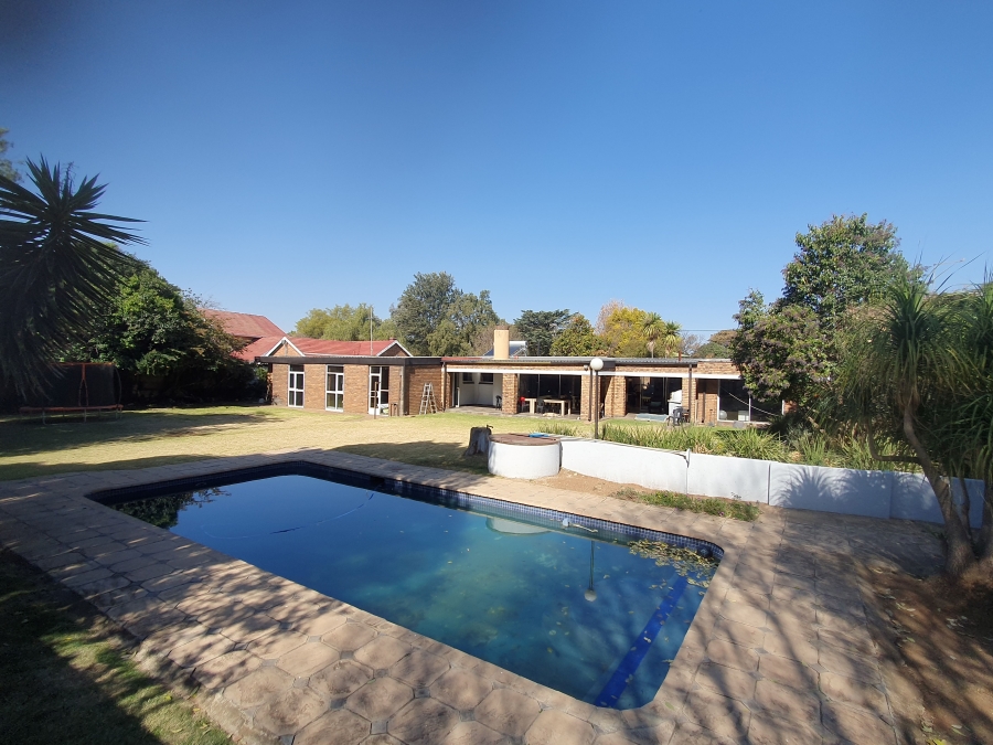 5 Bedroom Property for Sale in Selcourt Gauteng