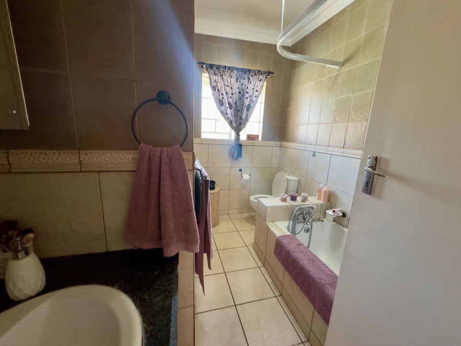 3 Bedroom Property for Sale in Dersley Gauteng