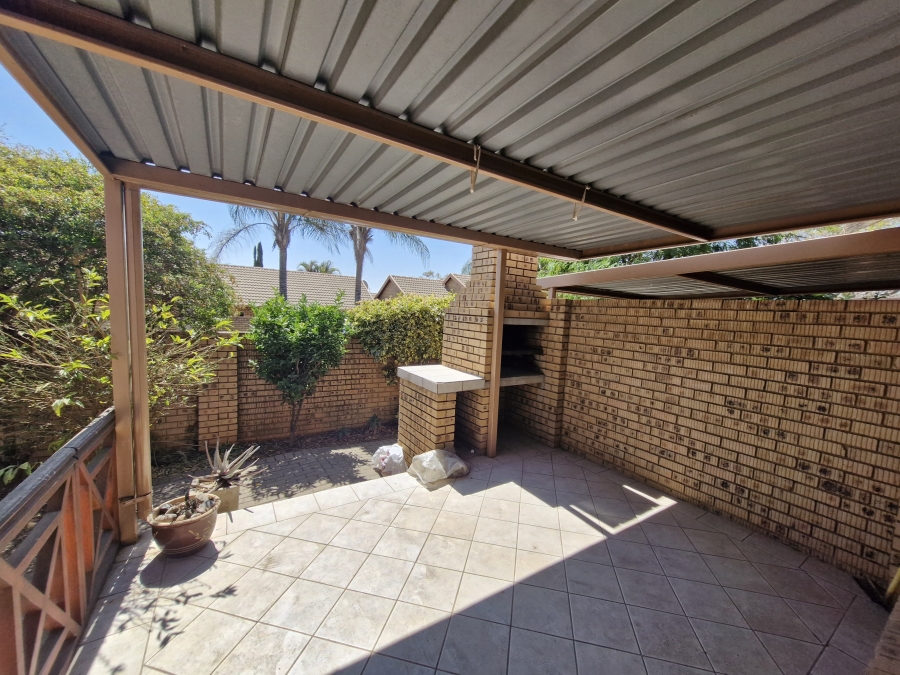 2 Bedroom Property for Sale in Die Wilgers Gauteng