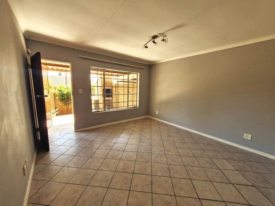 2 Bedroom Property for Sale in Die Wilgers Gauteng