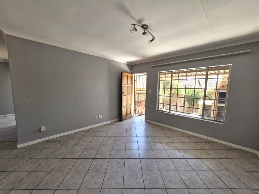 2 Bedroom Property for Sale in Die Wilgers Gauteng