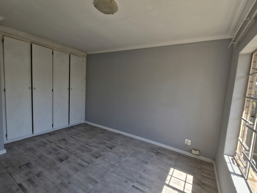 2 Bedroom Property for Sale in Die Wilgers Gauteng