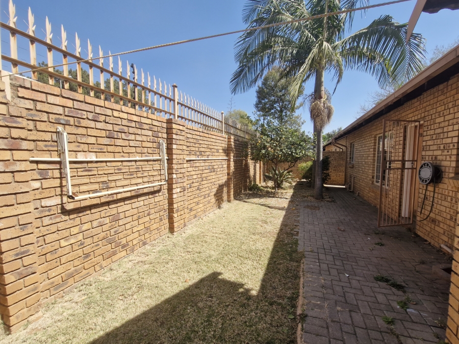 2 Bedroom Property for Sale in Die Wilgers Gauteng