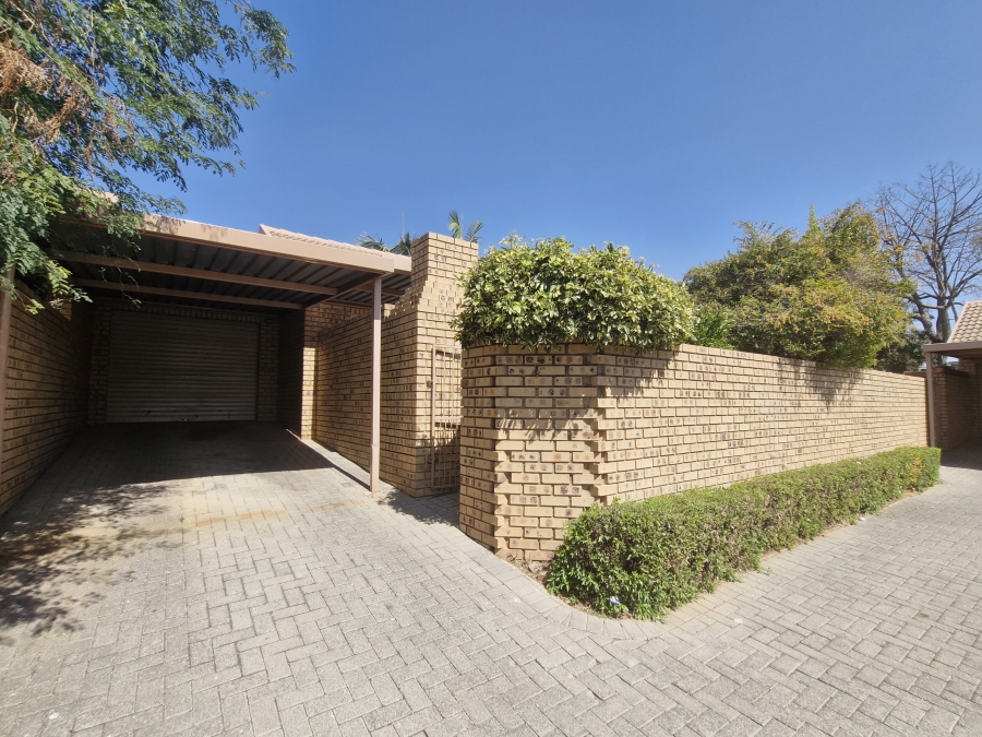 2 Bedroom Property for Sale in Die Wilgers Gauteng