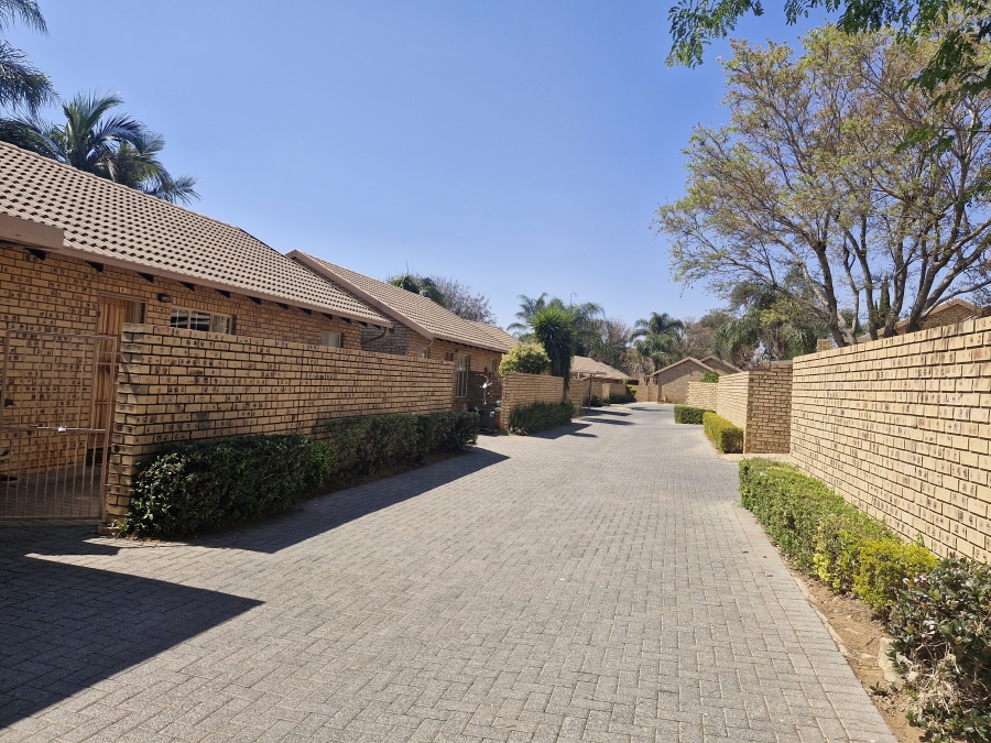 2 Bedroom Property for Sale in Die Wilgers Gauteng