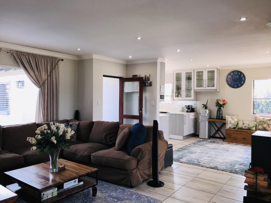 To Let 3 Bedroom Property for Rent in Helderwyk Gauteng