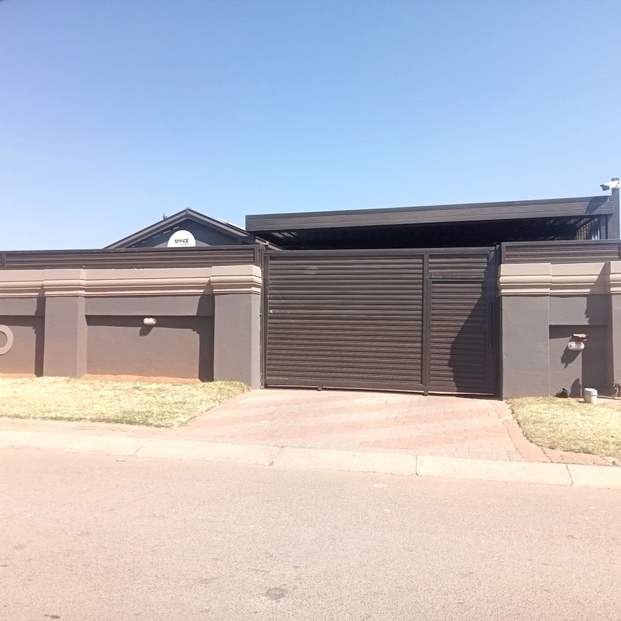 3 Bedroom Property for Sale in Windmill Park Gauteng