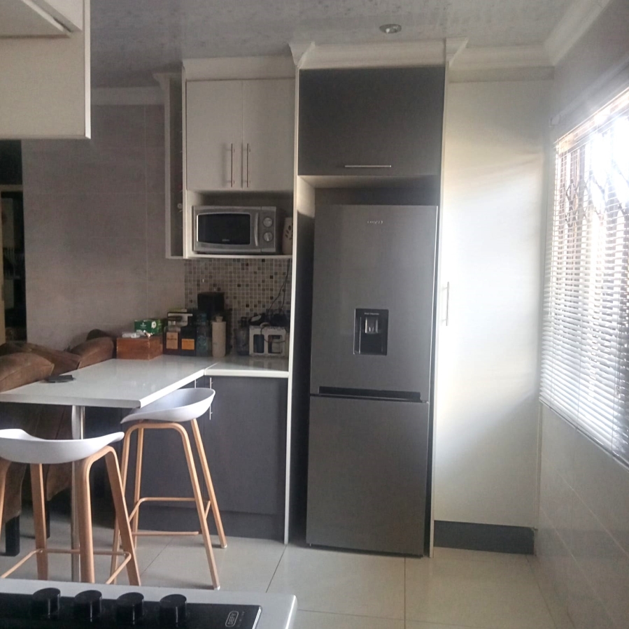 3 Bedroom Property for Sale in Windmill Park Gauteng