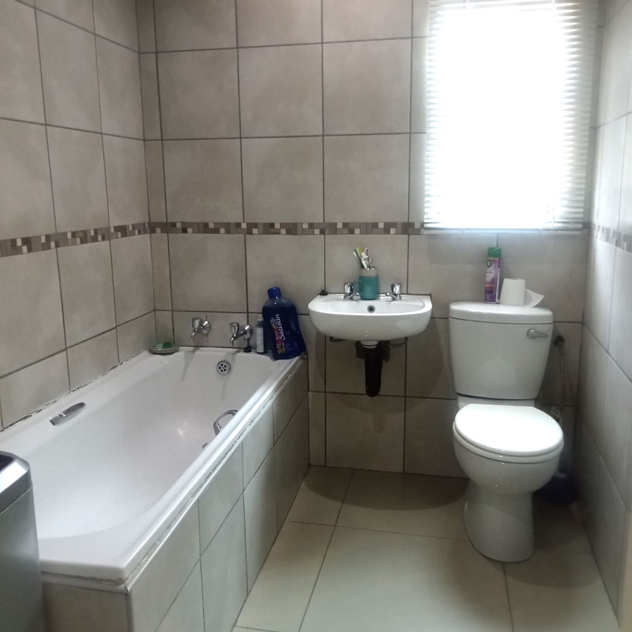 3 Bedroom Property for Sale in Windmill Park Gauteng