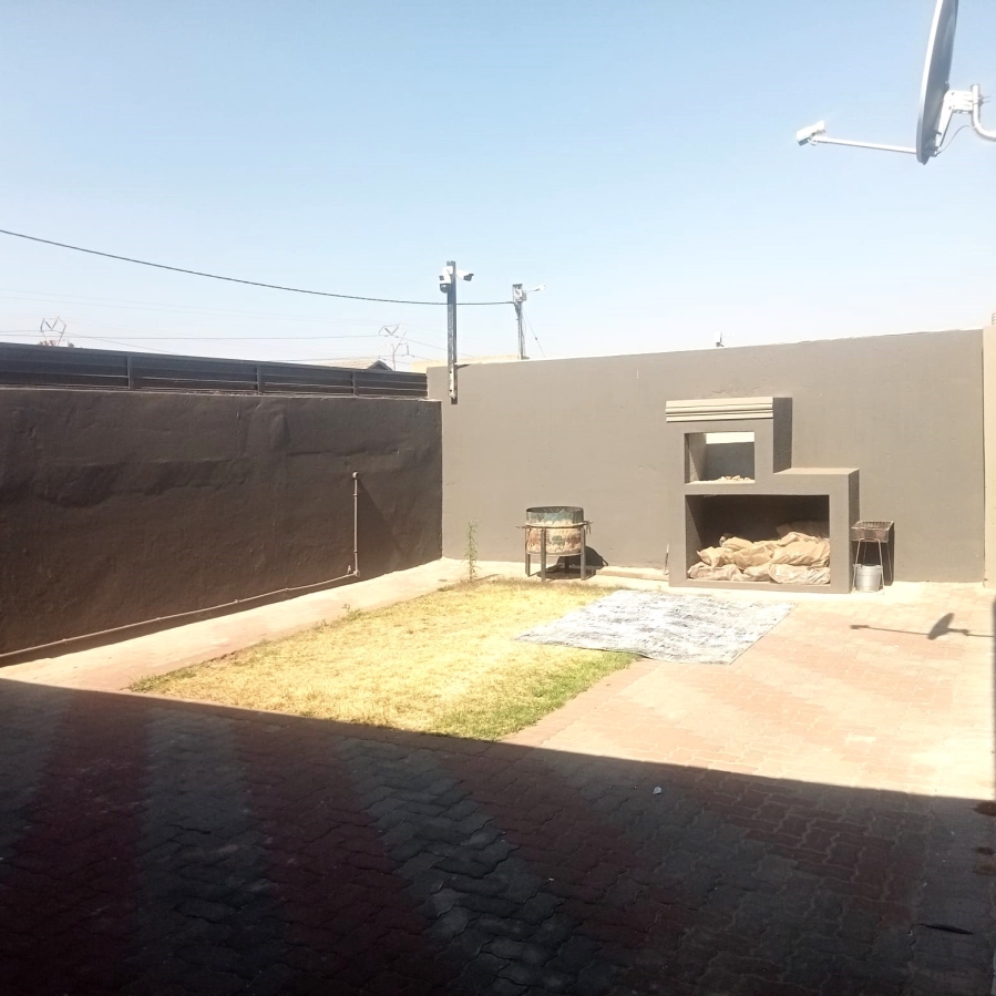 3 Bedroom Property for Sale in Windmill Park Gauteng