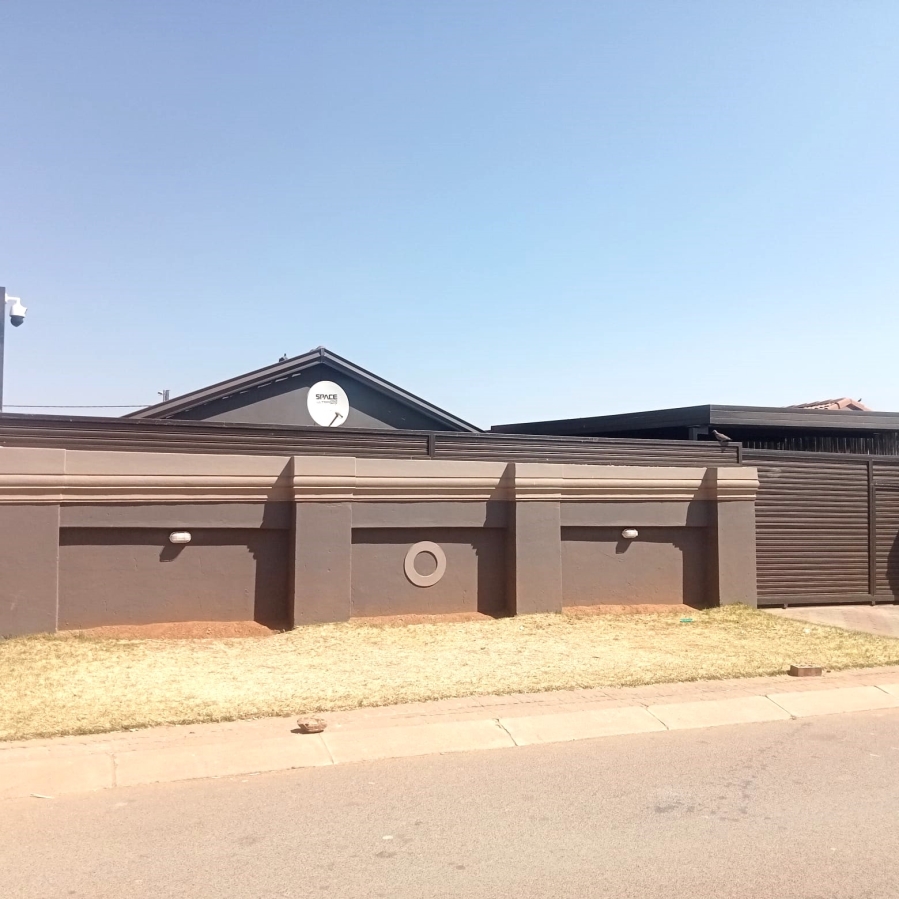 3 Bedroom Property for Sale in Windmill Park Gauteng