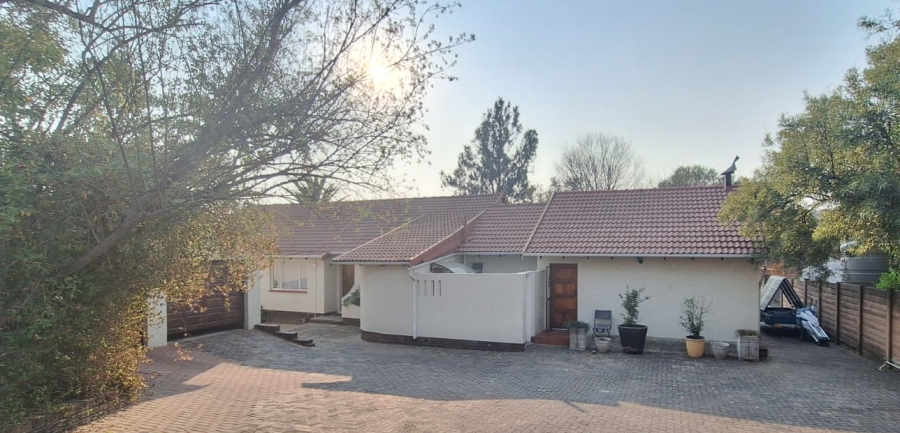 4 Bedroom Property for Sale in Vorna Valley Gauteng