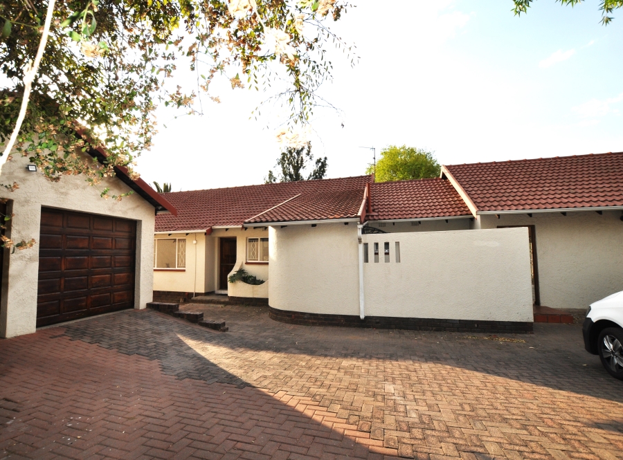 4 Bedroom Property for Sale in Vorna Valley Gauteng