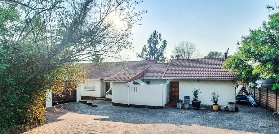 4 Bedroom Property for Sale in Vorna Valley Gauteng