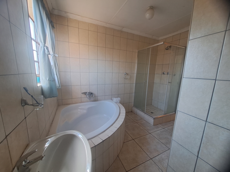 3 Bedroom Property for Sale in Kookrus Gauteng