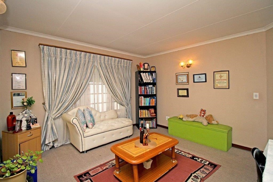 To Let 3 Bedroom Property for Rent in Bedfordview Gauteng