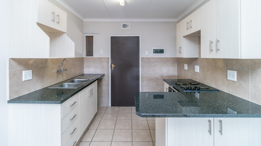 2 Bedroom Property for Sale in Erand Gardens Gauteng