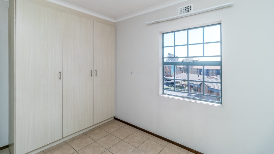 2 Bedroom Property for Sale in Erand Gardens Gauteng