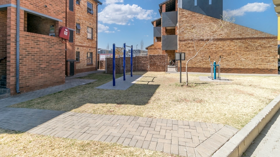 2 Bedroom Property for Sale in Erand Gardens Gauteng