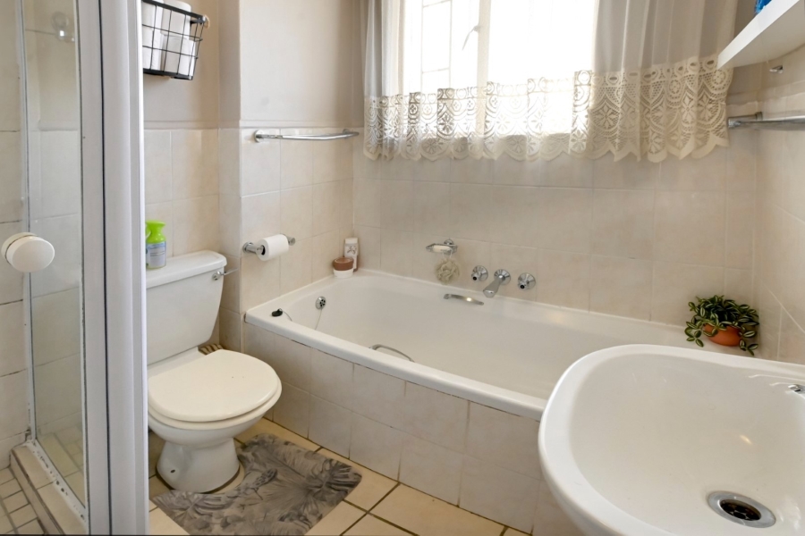 2 Bedroom Property for Sale in Queenswood Gauteng