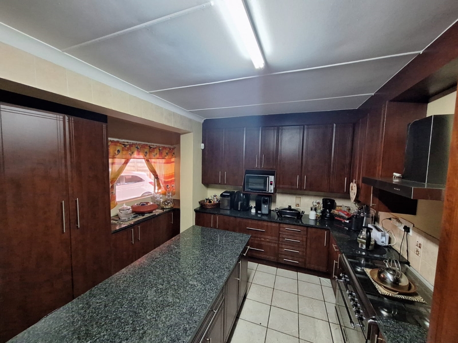 6 Bedroom Property for Sale in Valhalla Gauteng