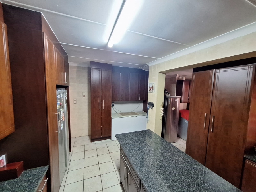 6 Bedroom Property for Sale in Valhalla Gauteng