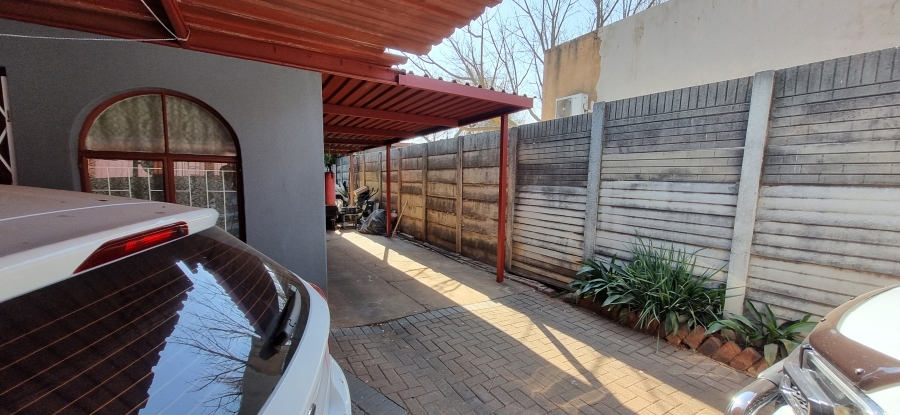 6 Bedroom Property for Sale in Valhalla Gauteng