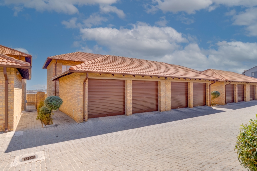 3 Bedroom Property for Sale in Kosmosdal Gauteng