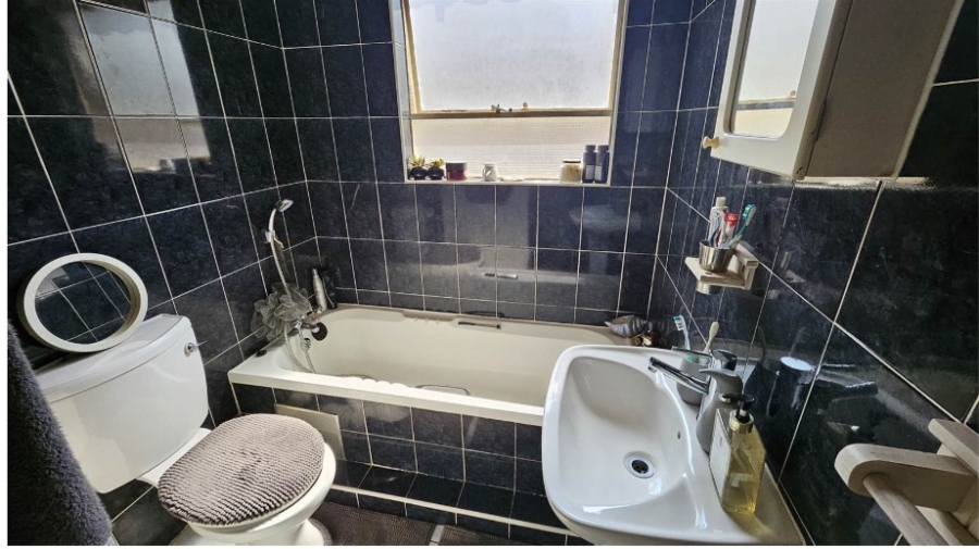 2 Bedroom Property for Sale in Sunninghill Gauteng