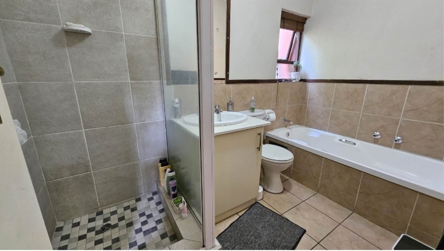 1 Bedroom Property for Sale in Sunninghill Gauteng