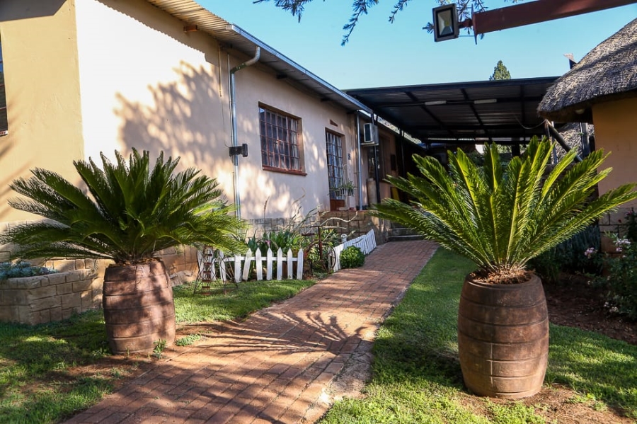 5 Bedroom Property for Sale in Hekpoort Gauteng