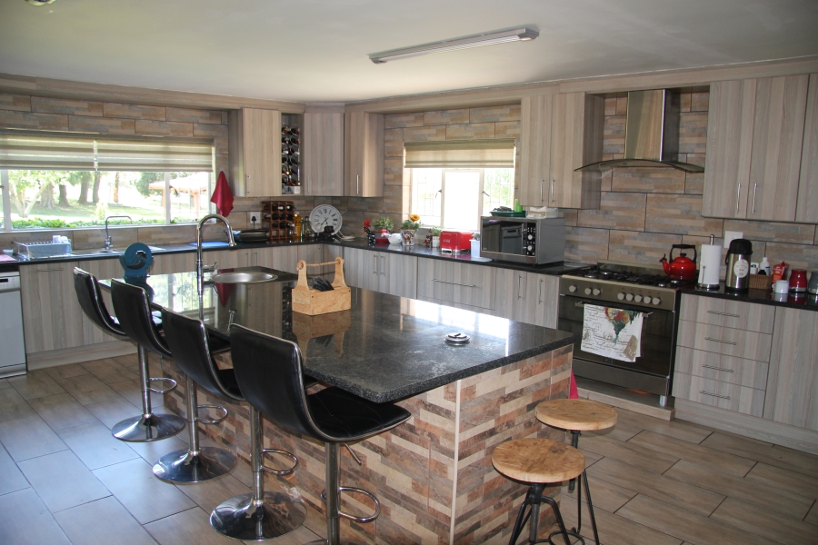 5 Bedroom Property for Sale in Hekpoort Gauteng