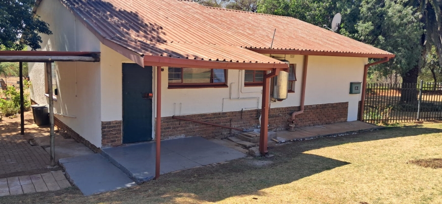 5 Bedroom Property for Sale in Hekpoort Gauteng