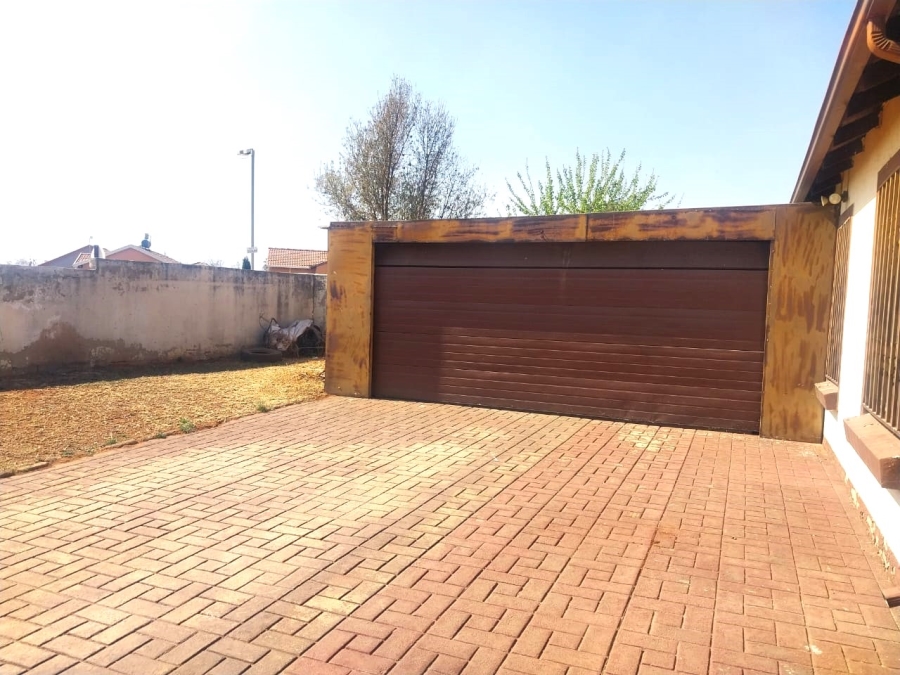 3 Bedroom Property for Sale in Dawn Park Gauteng