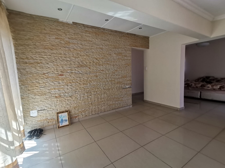 3 Bedroom Property for Sale in Crown Gardens Gauteng