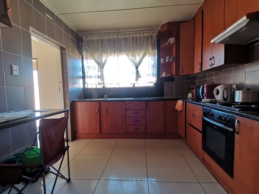 3 Bedroom Property for Sale in Crown Gardens Gauteng