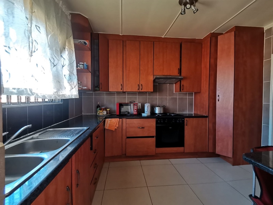 3 Bedroom Property for Sale in Crown Gardens Gauteng