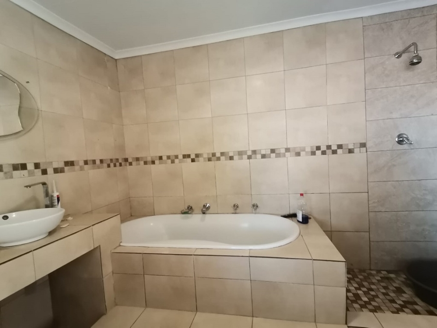 3 Bedroom Property for Sale in Crown Gardens Gauteng