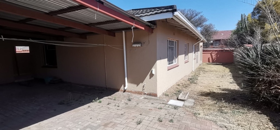 3 Bedroom Property for Sale in Crown Gardens Gauteng