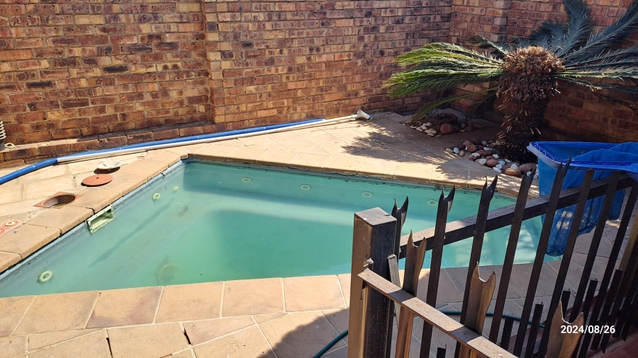 2 Bedroom Property for Sale in Montana Gauteng