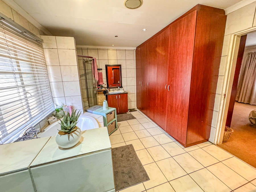 27 Bedroom Property for Sale in Rhenosterspruit Gauteng