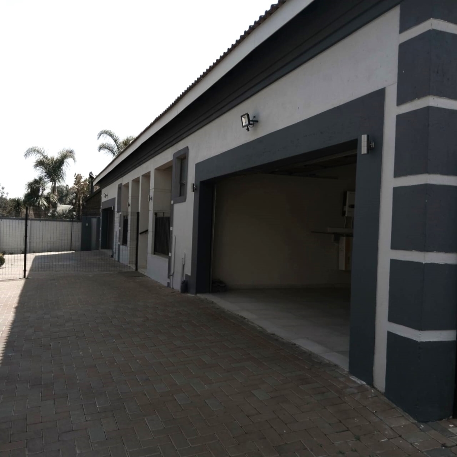 8 Bedroom Property for Sale in Verwoerdpark Gauteng